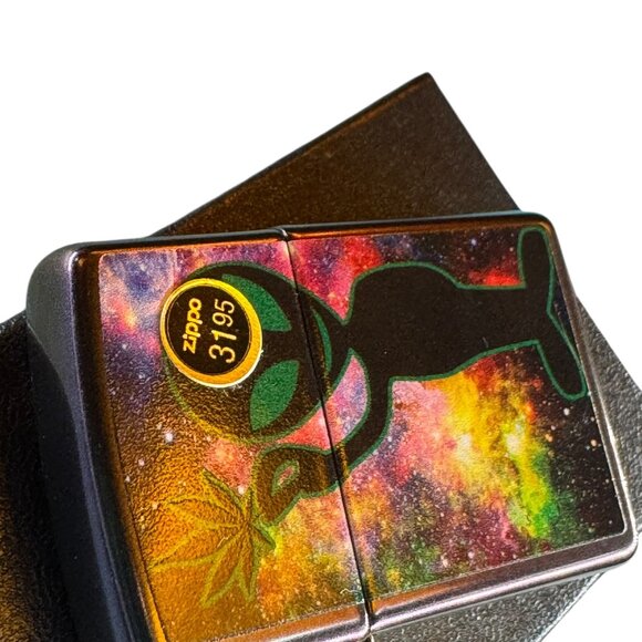 Introducing the Zippo Alien Design Galaxy Print Lighter (Model 49441), a distinc - Picture 11 of 11